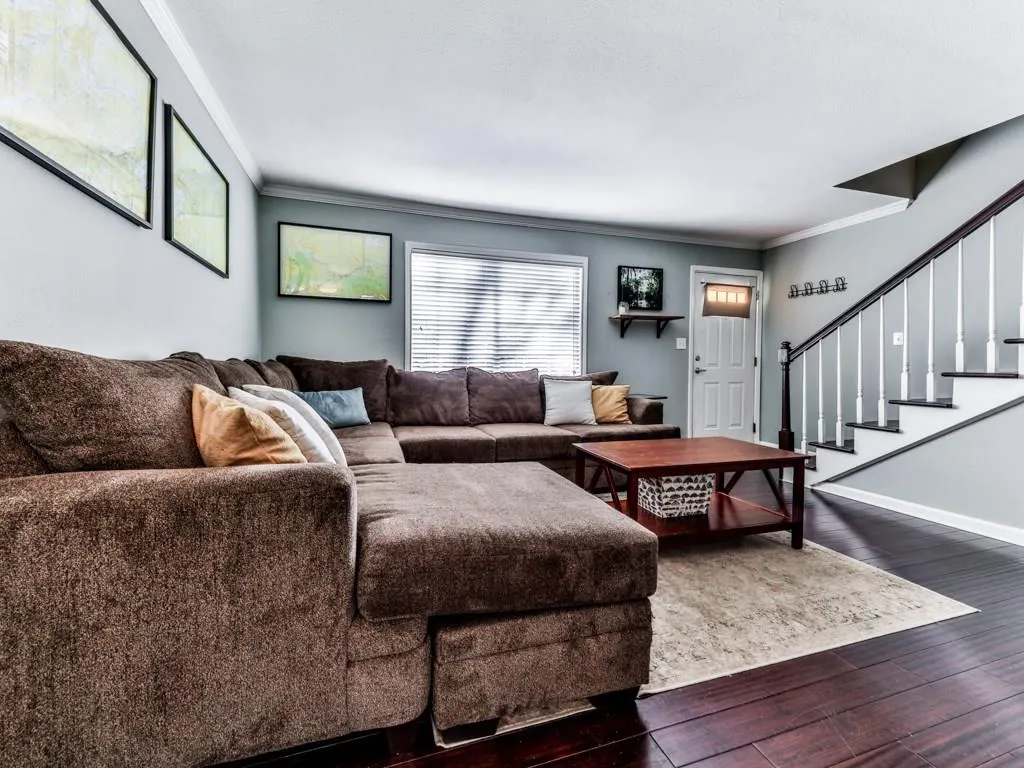 6940 Roswell Road Unit 8f, Atlanta, Georgia 30328, 2 Bedrooms Bedrooms, ,1 BathroomBathrooms,Residential,Sold,6940 Roswell Road Unit 8f,6111963