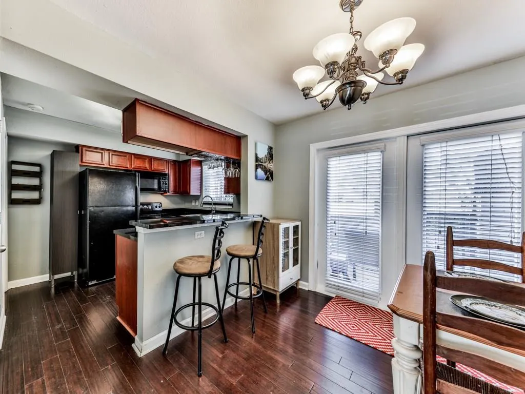 6940 Roswell Road Unit 8f, Atlanta, Georgia 30328, 2 Bedrooms Bedrooms, ,1 BathroomBathrooms,Residential,Sold,6940 Roswell Road Unit 8f,6111963