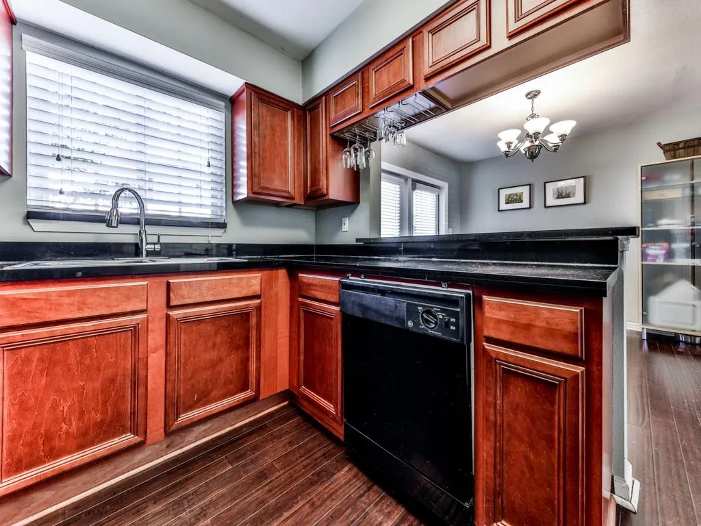 6940 Roswell Road Unit 8f, Atlanta, Georgia 30328, 2 Bedrooms Bedrooms, ,1 BathroomBathrooms,Residential,Sold,6940 Roswell Road Unit 8f,6111963