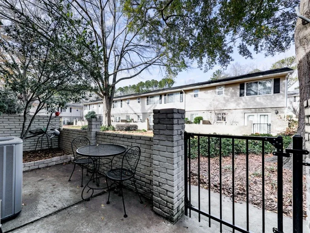 6940 Roswell Road Unit 8f, Atlanta, Georgia 30328, 2 Bedrooms Bedrooms, ,1 BathroomBathrooms,Residential,Sold,6940 Roswell Road Unit 8f,6111963
