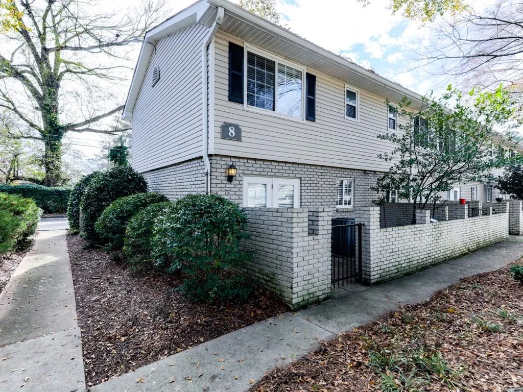 6940 Roswell Road Unit 8f, Atlanta, Georgia 30328, 2 Bedrooms Bedrooms, ,1 BathroomBathrooms,Residential,Sold,6940 Roswell Road Unit 8f,6111963