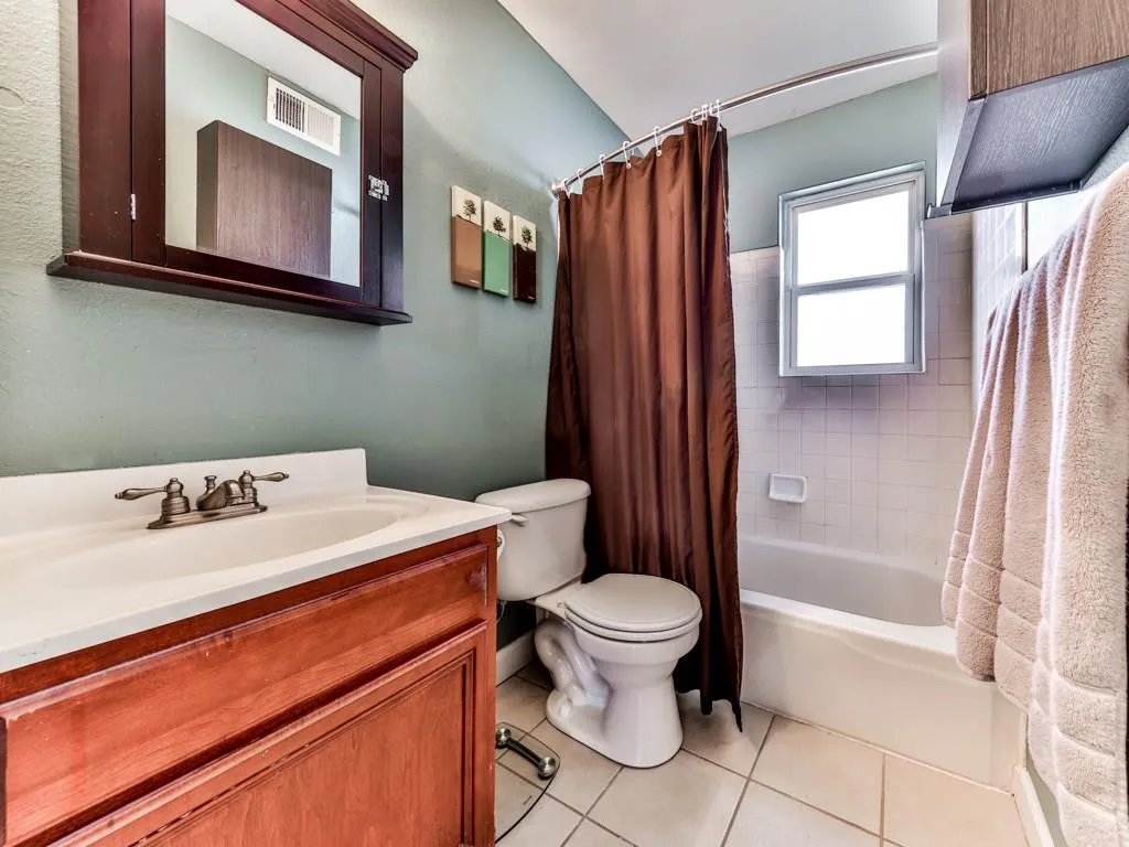 6940 Roswell Road Unit 8f, Atlanta, Georgia 30328, 2 Bedrooms Bedrooms, ,1 BathroomBathrooms,Residential,Sold,6940 Roswell Road Unit 8f,6111963