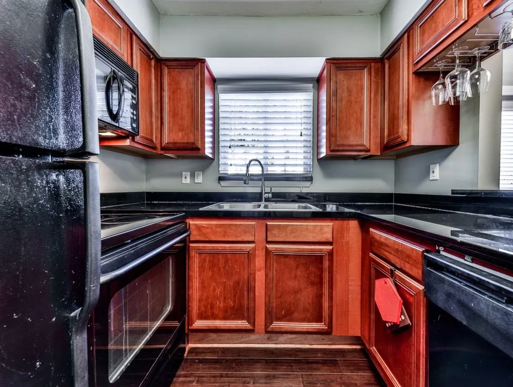 6940 Roswell Road Unit 8f, Atlanta, Georgia 30328, 2 Bedrooms Bedrooms, ,1 BathroomBathrooms,Residential,Sold,6940 Roswell Road Unit 8f,6111963