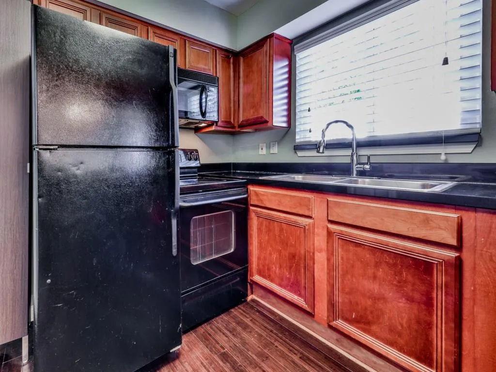 6940 Roswell Road Unit 8f, Atlanta, Georgia 30328, 2 Bedrooms Bedrooms, ,1 BathroomBathrooms,Residential,Sold,6940 Roswell Road Unit 8f,6111963