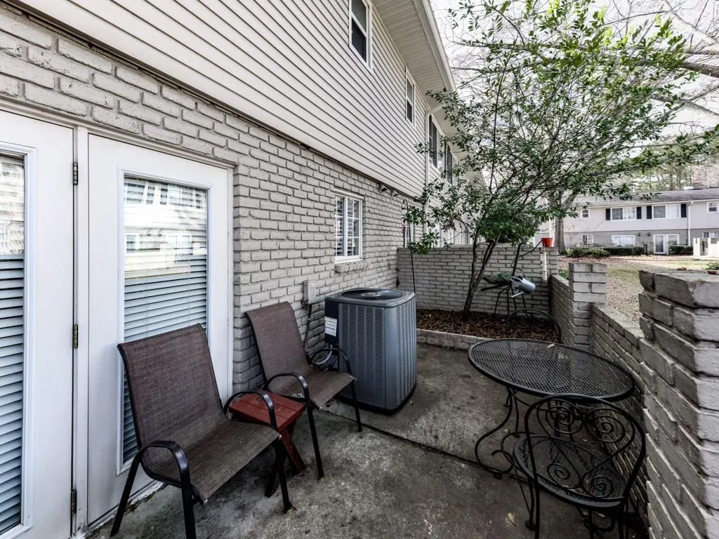 6940 Roswell Road Unit 8f, Atlanta, Georgia 30328, 2 Bedrooms Bedrooms, ,1 BathroomBathrooms,Residential,Sold,6940 Roswell Road Unit 8f,6111963