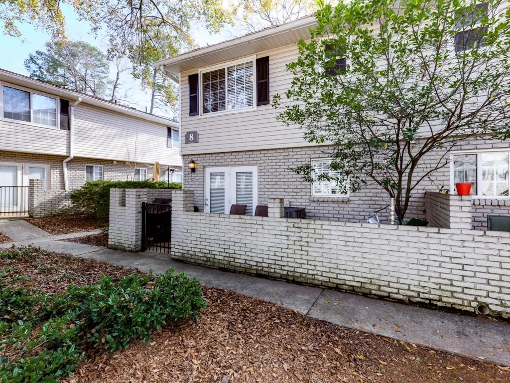 6940 Roswell Road Unit 8f, Atlanta, Georgia 30328, 2 Bedrooms Bedrooms, ,1 BathroomBathrooms,Residential,Sold,6940 Roswell Road Unit 8f,6111963
