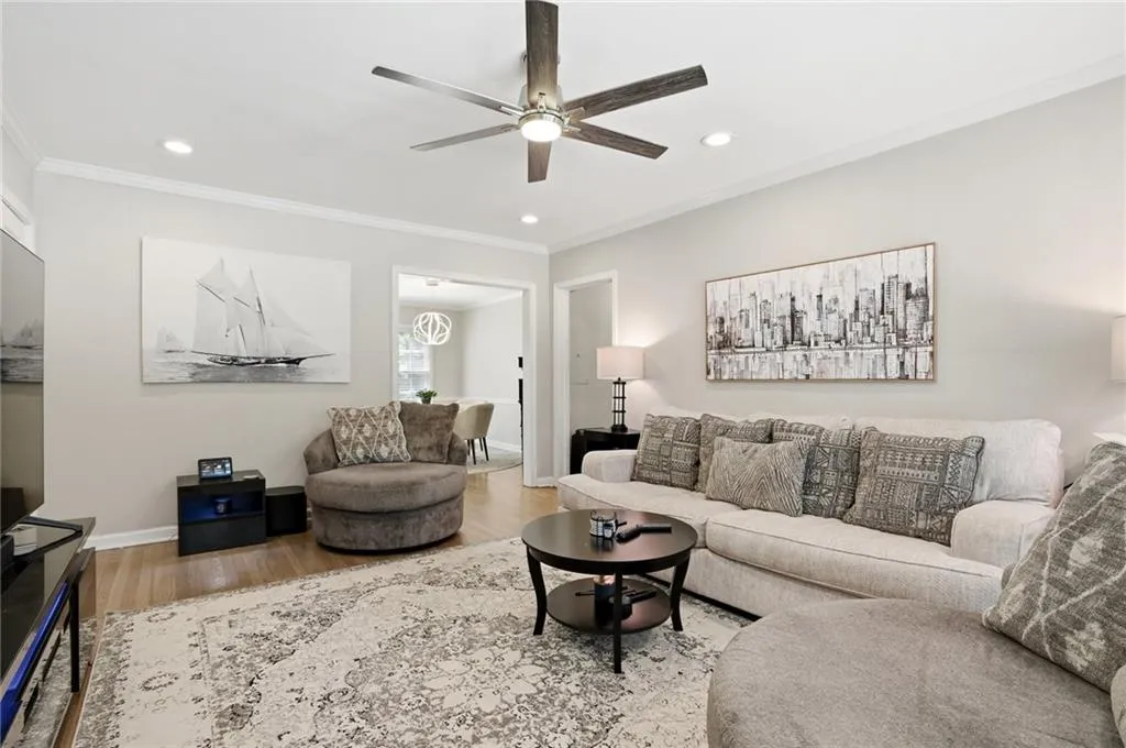 3669 Peachtree Road Ne Unit 3b, Atlanta, Georgia 30319, 2 Bedrooms Bedrooms, 0 ,1 BathroomBathrooms,Residential,For Sale,3669 Peachtree Road Ne Unit 3b,7756143