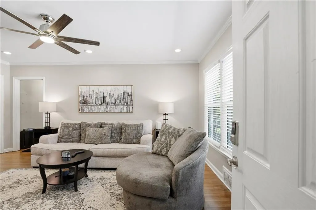 3669 Peachtree Road Ne Unit 3b, Atlanta, Georgia 30319, 2 Bedrooms Bedrooms, 0 ,1 BathroomBathrooms,Residential,For Sale,3669 Peachtree Road Ne Unit 3b,7756143