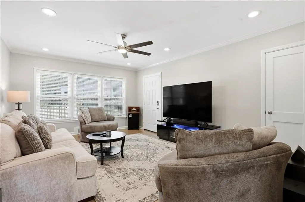3669 Peachtree Road Ne Unit 3b, Atlanta, Georgia 30319, 2 Bedrooms Bedrooms, 0 ,1 BathroomBathrooms,Residential,For Sale,3669 Peachtree Road Ne Unit 3b,7756143