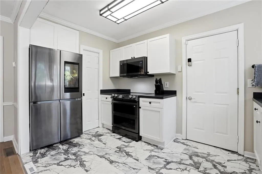 3669 Peachtree Road Ne Unit 3b, Atlanta, Georgia 30319, 2 Bedrooms Bedrooms, 0 ,1 BathroomBathrooms,Residential,For Sale,3669 Peachtree Road Ne Unit 3b,7756143