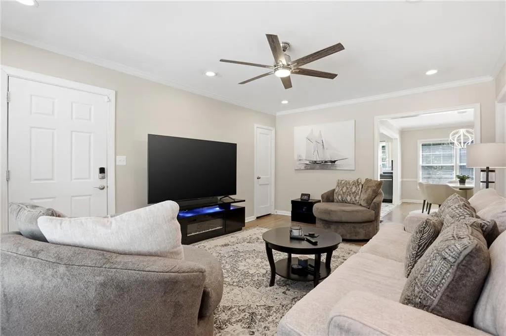 3669 Peachtree Road Ne Unit 3b, Atlanta, Georgia 30319, 2 Bedrooms Bedrooms, 0 ,1 BathroomBathrooms,Residential,For Sale,3669 Peachtree Road Ne Unit 3b,7756143