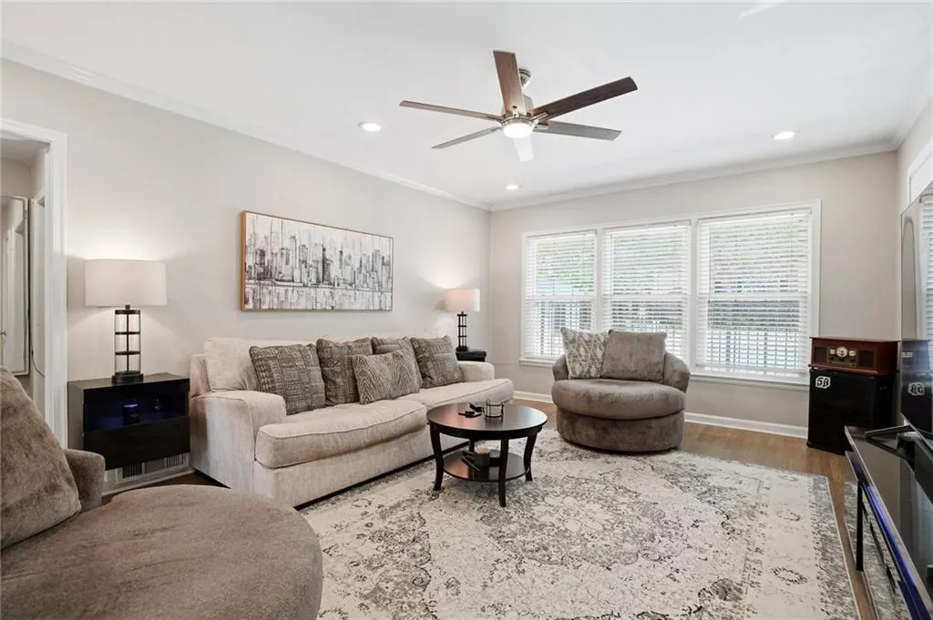 3669 Peachtree Road Ne Unit 3b, Atlanta, Georgia 30319, 2 Bedrooms Bedrooms, 0 ,1 BathroomBathrooms,Residential,For Sale,3669 Peachtree Road Ne Unit 3b,7756143