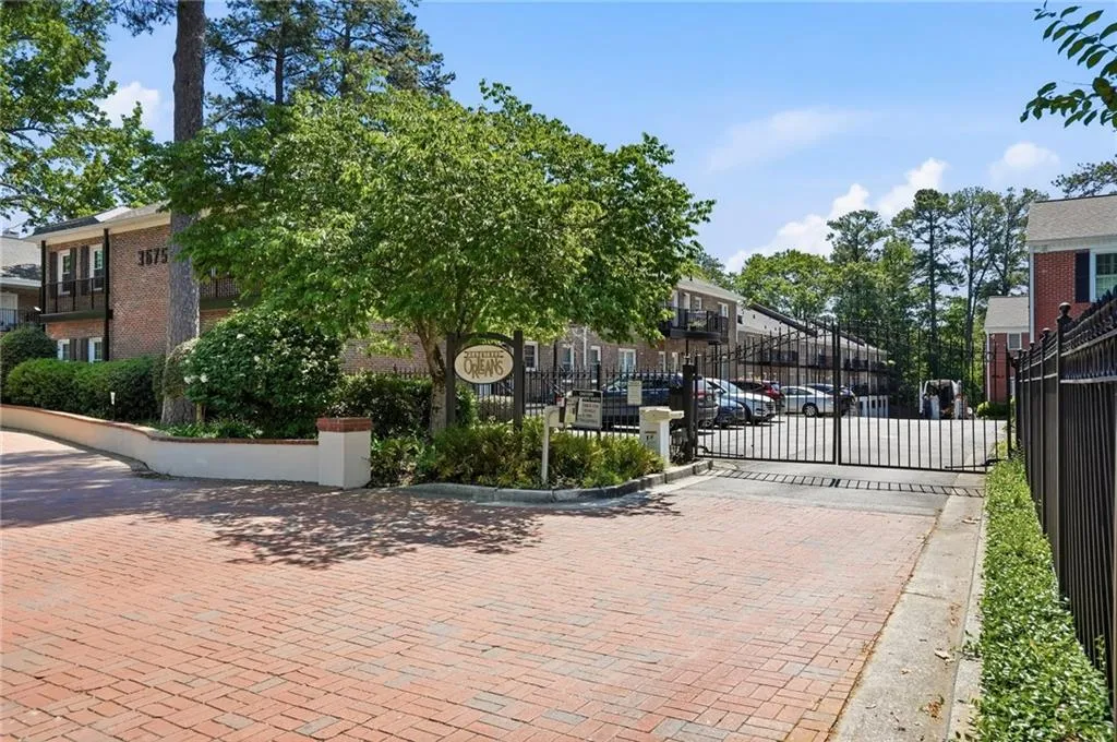 3669 Peachtree Road Ne Unit 3b, Atlanta, Georgia 30319, 2 Bedrooms Bedrooms, 0 ,1 BathroomBathrooms,Residential,For Sale,3669 Peachtree Road Ne Unit 3b,7756143
