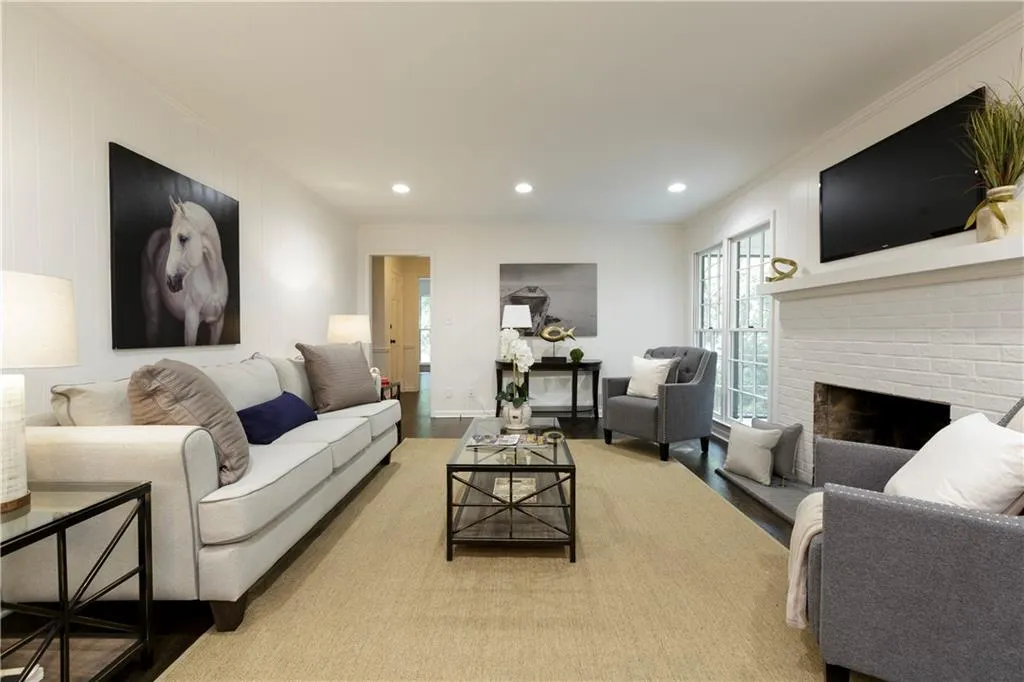 6140 Heards Creek Drive, Sandy Springs, Georgia 30328, 4 Bedrooms Bedrooms, ,3 BathroomsBathrooms,Residential,Sold,6140 Heards Creek Drive,6799569