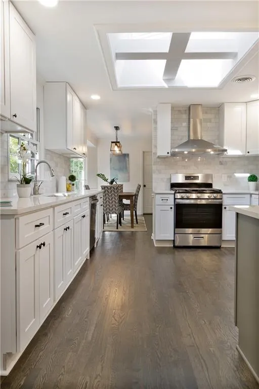 6140 Heards Creek Drive, Sandy Springs, Georgia 30328, 4 Bedrooms Bedrooms, ,3 BathroomsBathrooms,Residential,Sold,6140 Heards Creek Drive,6799569