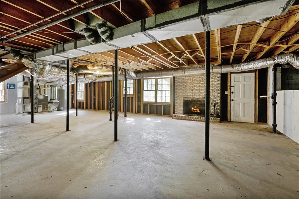 6140 Heards Creek Drive, Sandy Springs, Georgia 30328, 4 Bedrooms Bedrooms, ,3 BathroomsBathrooms,Residential,Sold,6140 Heards Creek Drive,6799569