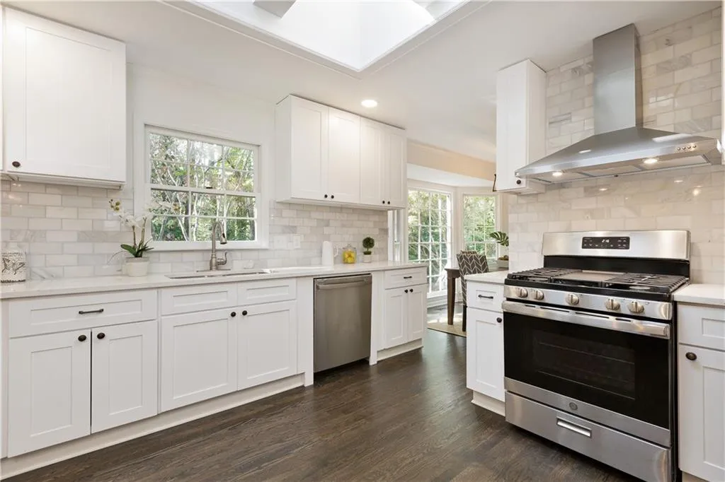 6140 Heards Creek Drive, Sandy Springs, Georgia 30328, 4 Bedrooms Bedrooms, ,3 BathroomsBathrooms,Residential,Sold,6140 Heards Creek Drive,6799569