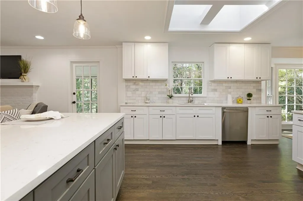 6140 Heards Creek Drive, Sandy Springs, Georgia 30328, 4 Bedrooms Bedrooms, ,3 BathroomsBathrooms,Residential,Sold,6140 Heards Creek Drive,6799569