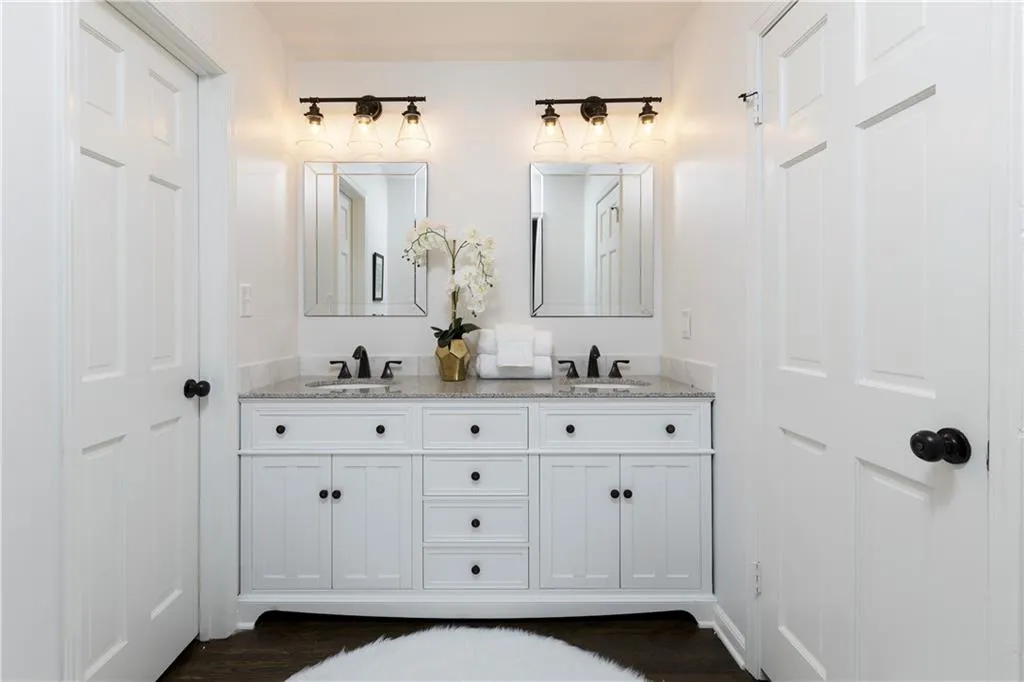 6140 Heards Creek Drive, Sandy Springs, Georgia 30328, 4 Bedrooms Bedrooms, ,3 BathroomsBathrooms,Residential,Sold,6140 Heards Creek Drive,6799569