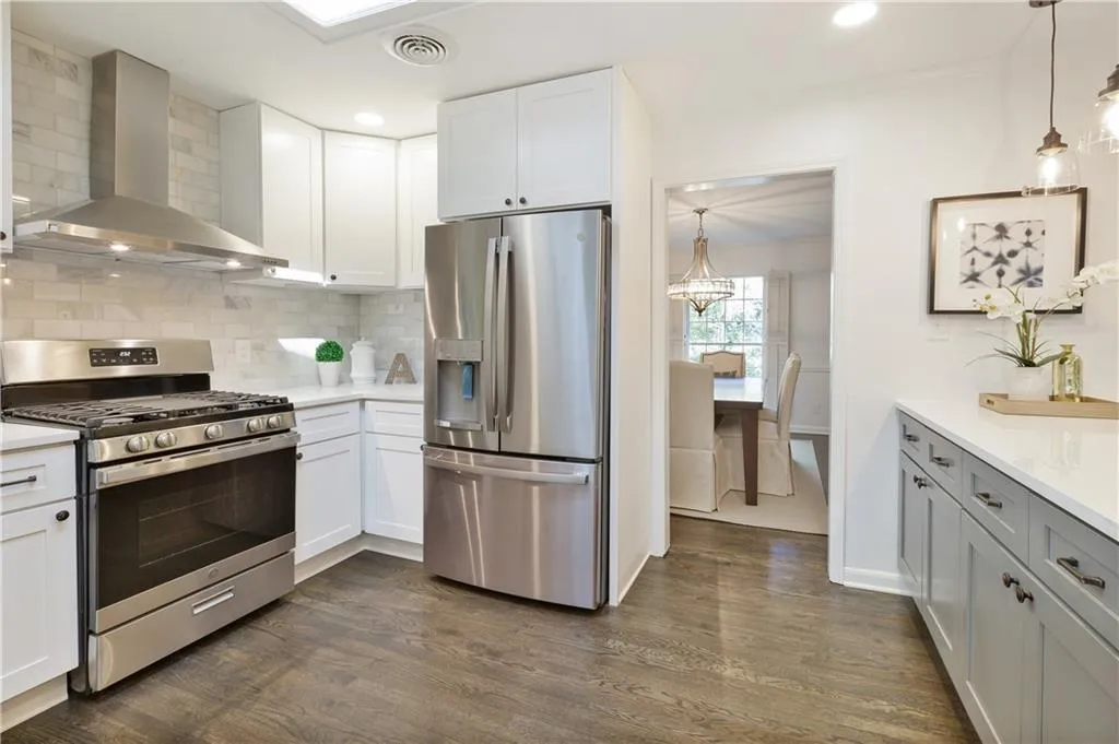 6140 Heards Creek Drive, Sandy Springs, Georgia 30328, 4 Bedrooms Bedrooms, ,3 BathroomsBathrooms,Residential,Sold,6140 Heards Creek Drive,6799569