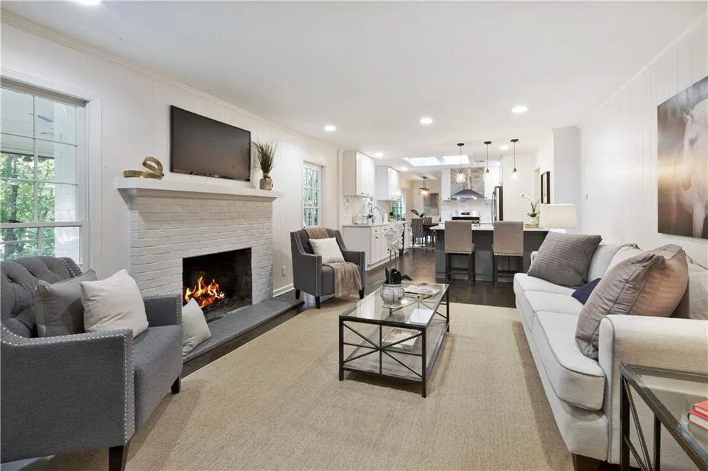 6140 Heards Creek Drive, Sandy Springs, Georgia 30328, 4 Bedrooms Bedrooms, ,3 BathroomsBathrooms,Residential,Sold,6140 Heards Creek Drive,6799569