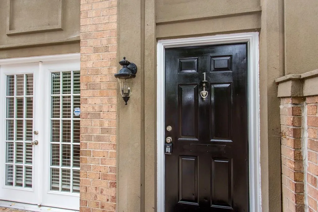 6980 Roswell Road Unit L1, Sandy Springs, Georgia 30328, 1 Bedroom Bedrooms, ,1 BathroomBathrooms,Residential,Sold,6980 Roswell Road Unit L1,6027190