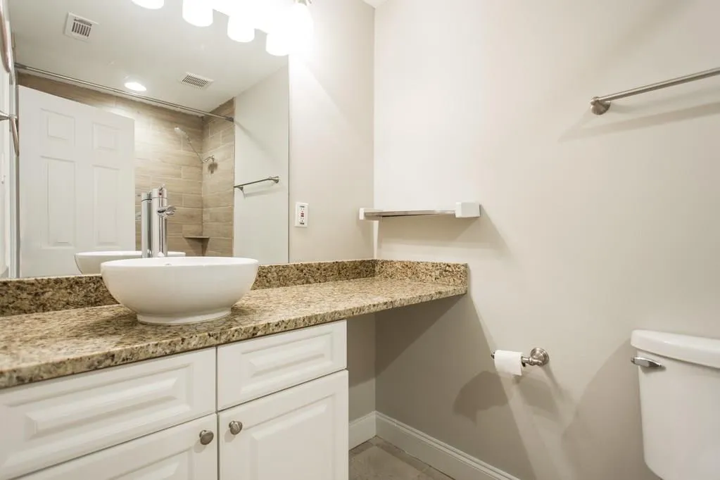 6980 Roswell Road Unit L1, Sandy Springs, Georgia 30328, 1 Bedroom Bedrooms, ,1 BathroomBathrooms,Residential,Sold,6980 Roswell Road Unit L1,6027190