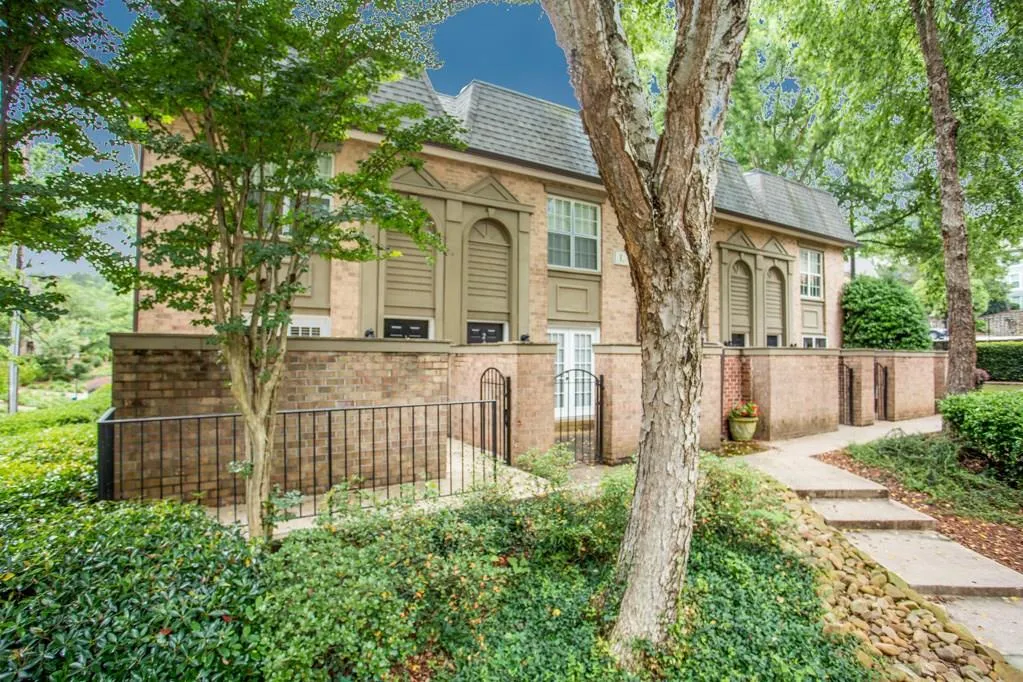 6980 Roswell Road Unit L1, Sandy Springs, Georgia 30328, 1 Bedroom Bedrooms, ,1 BathroomBathrooms,Residential,Sold,6980 Roswell Road Unit L1,6027190