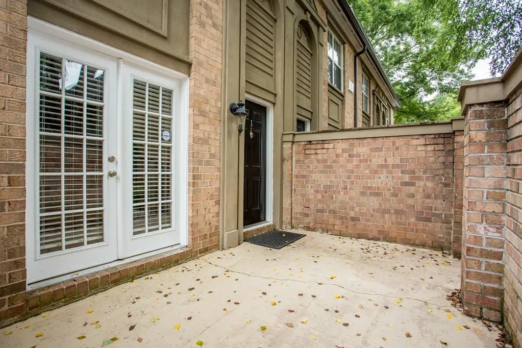 6980 Roswell Road Unit L1, Sandy Springs, Georgia 30328, 1 Bedroom Bedrooms, ,1 BathroomBathrooms,Residential,Sold,6980 Roswell Road Unit L1,6027190