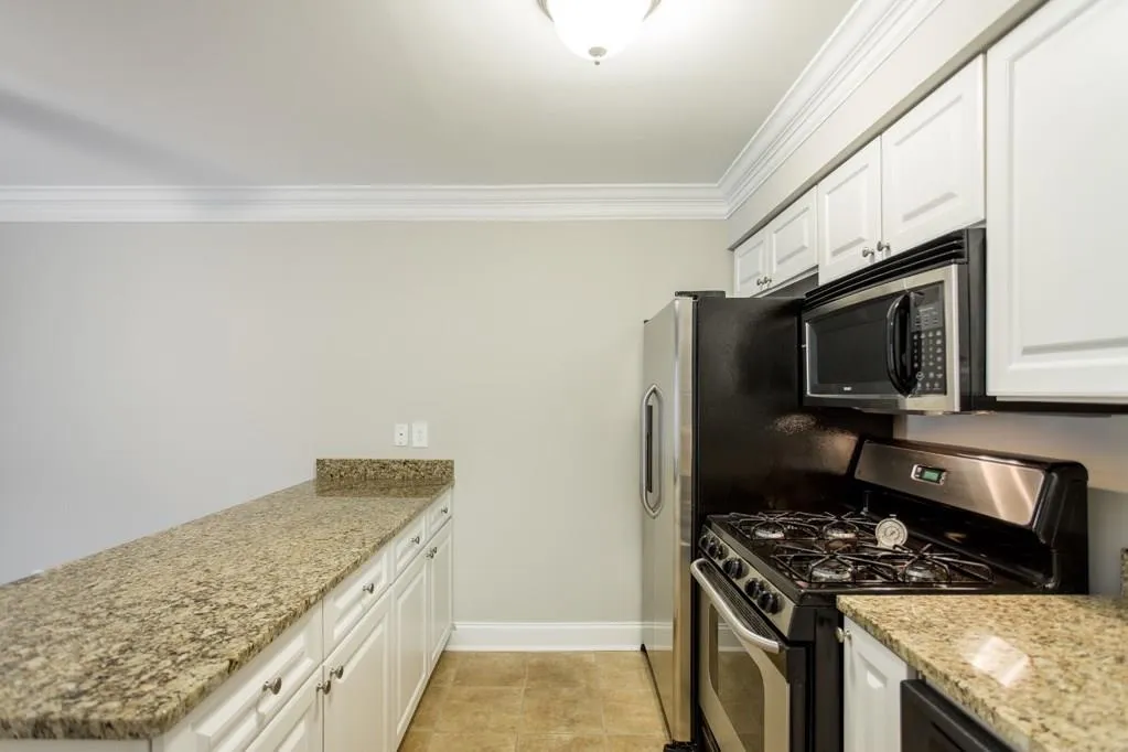 6980 Roswell Road Unit L1, Sandy Springs, Georgia 30328, 1 Bedroom Bedrooms, ,1 BathroomBathrooms,Residential,Sold,6980 Roswell Road Unit L1,6027190