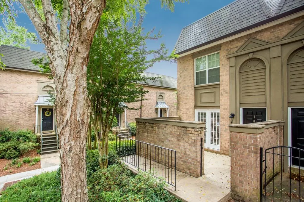 6980 Roswell Road Unit L1, Sandy Springs, Georgia 30328, 1 Bedroom Bedrooms, ,1 BathroomBathrooms,Residential,Sold,6980 Roswell Road Unit L1,6027190