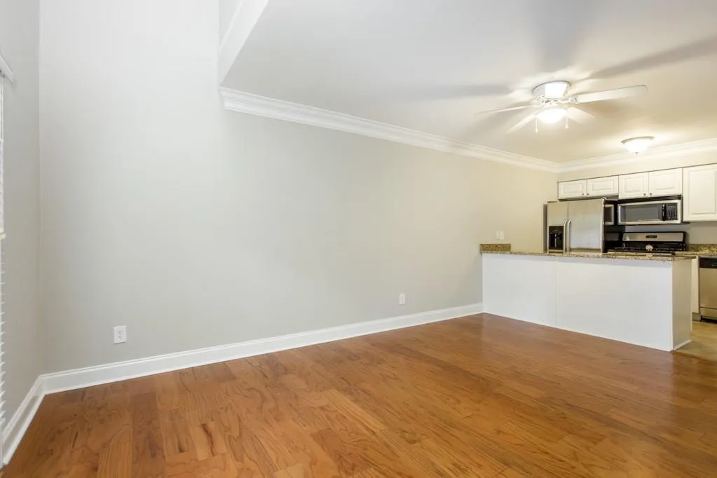 6980 Roswell Road Unit L1, Sandy Springs, Georgia 30328, 1 Bedroom Bedrooms, ,1 BathroomBathrooms,Residential,Sold,6980 Roswell Road Unit L1,6027190