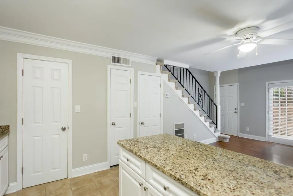 6980 Roswell Road Unit L1, Sandy Springs, Georgia 30328, 1 Bedroom Bedrooms, ,1 BathroomBathrooms,Residential,Sold,6980 Roswell Road Unit L1,6027190