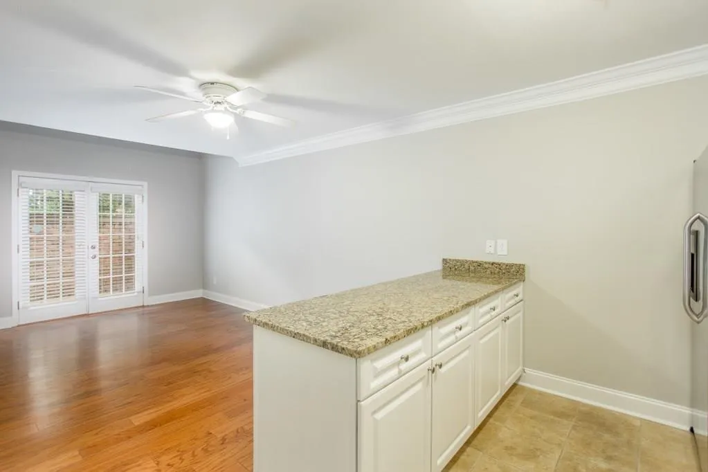 6980 Roswell Road Unit L1, Sandy Springs, Georgia 30328, 1 Bedroom Bedrooms, ,1 BathroomBathrooms,Residential,Sold,6980 Roswell Road Unit L1,6027190