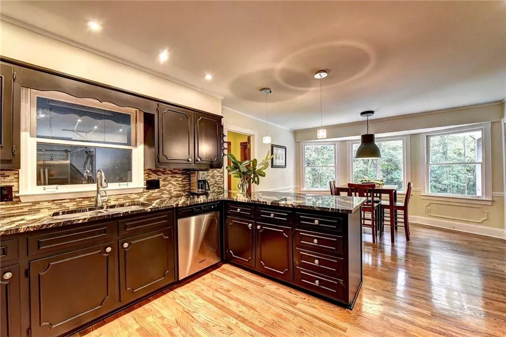 7520 Mount Vernon Road, Sandy Springs, Georgia 30350, 5 Bedrooms Bedrooms, ,3 BathroomsBathrooms,Residential,Sold,7520 Mount Vernon Road,6091039