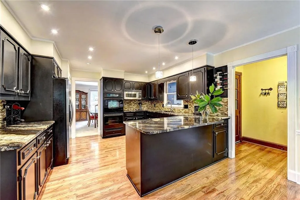 7520 Mount Vernon Road, Sandy Springs, Georgia 30350, 5 Bedrooms Bedrooms, ,3 BathroomsBathrooms,Residential,Sold,7520 Mount Vernon Road,6091039