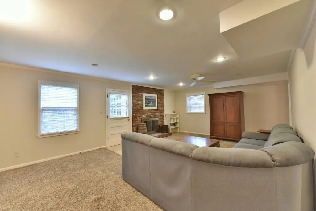 317 Dartmoor Circle, Sandy Springs, Georgia 30328, 4 Bedrooms Bedrooms, ,3 BathroomsBathrooms,Residential,Sold,317 Dartmoor Circle,5966217