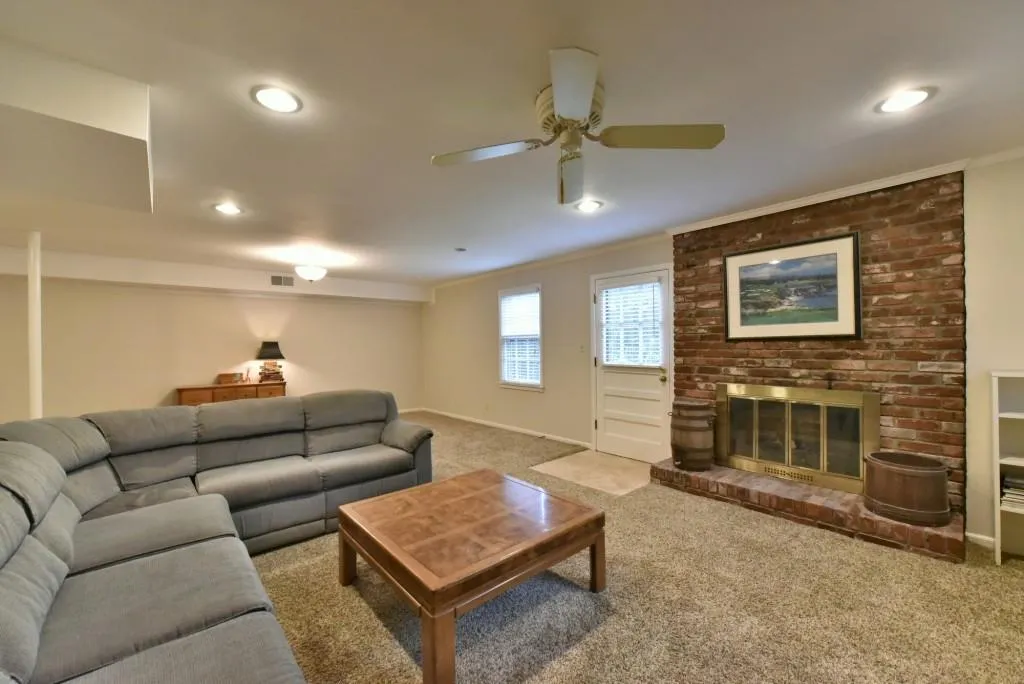 317 Dartmoor Circle, Sandy Springs, Georgia 30328, 4 Bedrooms Bedrooms, ,3 BathroomsBathrooms,Residential,Sold,317 Dartmoor Circle,5966217