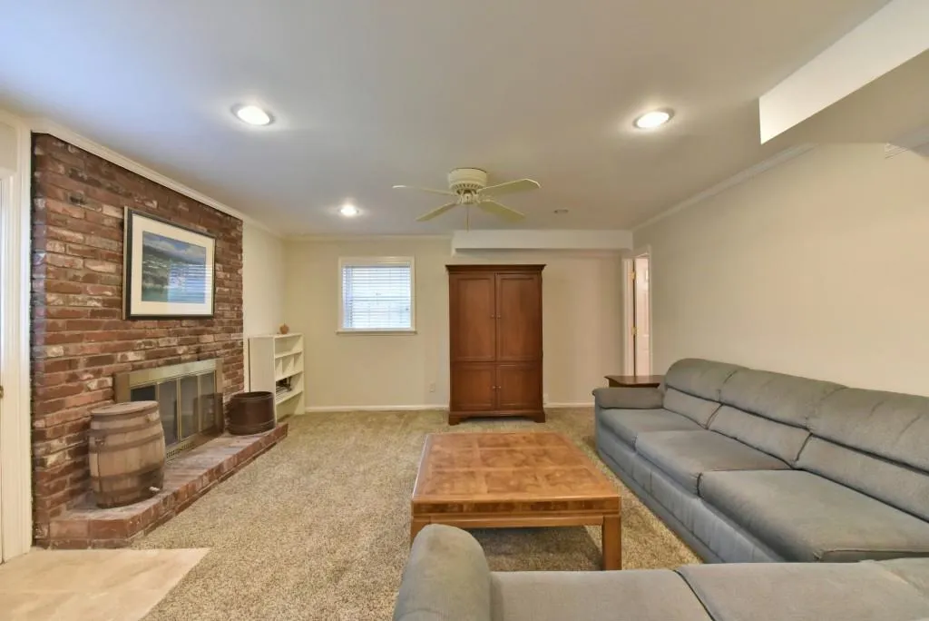 317 Dartmoor Circle, Sandy Springs, Georgia 30328, 4 Bedrooms Bedrooms, ,3 BathroomsBathrooms,Residential,Sold,317 Dartmoor Circle,5966217