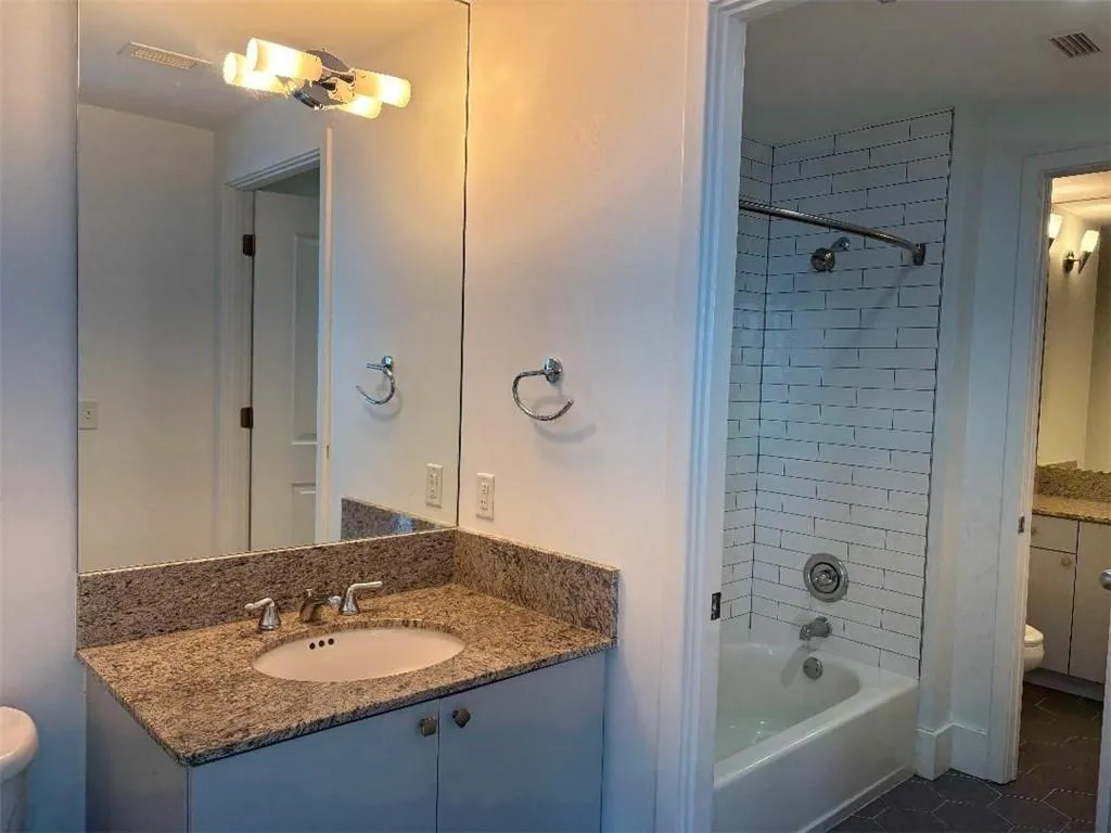 Secondary Bathroom with Shower Tub Combo