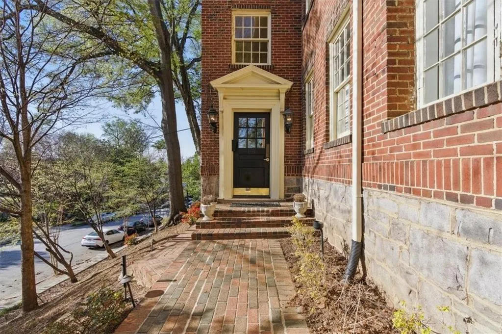 1 S Prado Ne Unit 15, Atlanta, Georgia 30309, 1 Bedroom Bedrooms, ,1 BathroomBathrooms,Residential,Sold,1 S Prado Ne Unit 15,7547544