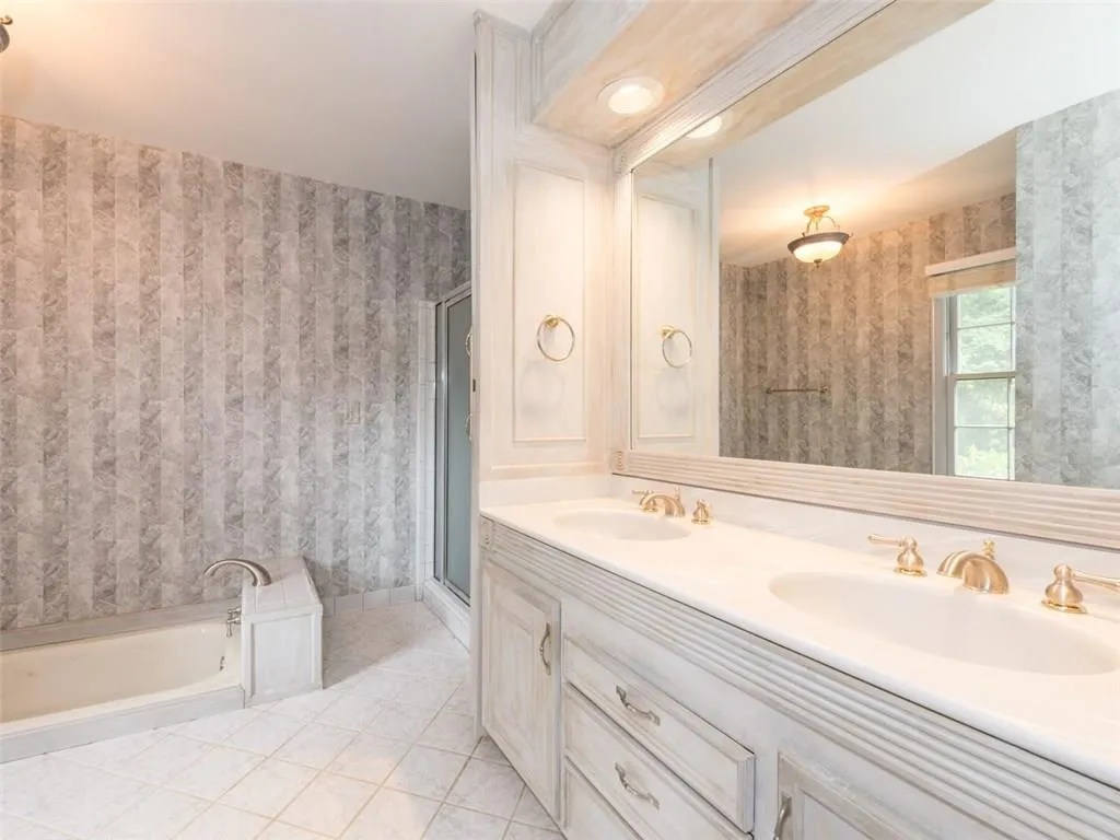 7440 Half Penny Place, Sandy Springs, Georgia 30350, 4 Bedrooms Bedrooms, ,3 BathroomsBathrooms,Residential,Sold,7440 Half Penny Place,6010810