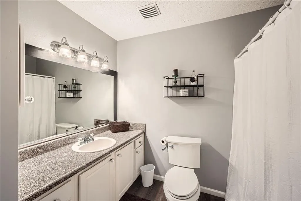 3655 Habersham Road Ne Unit 227, Atlanta, Georgia 30305, 2 Bedrooms Bedrooms, 0 ,2 BathroomsBathrooms,Residential,For Sale,3655 Habersham Road Ne Unit 227,7761668