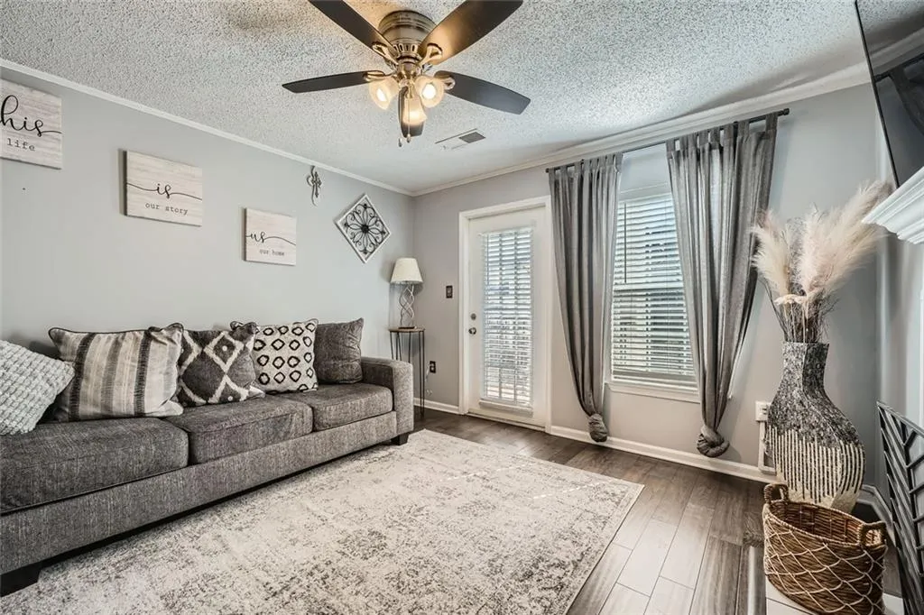 3655 Habersham Road Ne Unit 227, Atlanta, Georgia 30305, 2 Bedrooms Bedrooms, 0 ,2 BathroomsBathrooms,Residential,For Sale,3655 Habersham Road Ne Unit 227,7761668