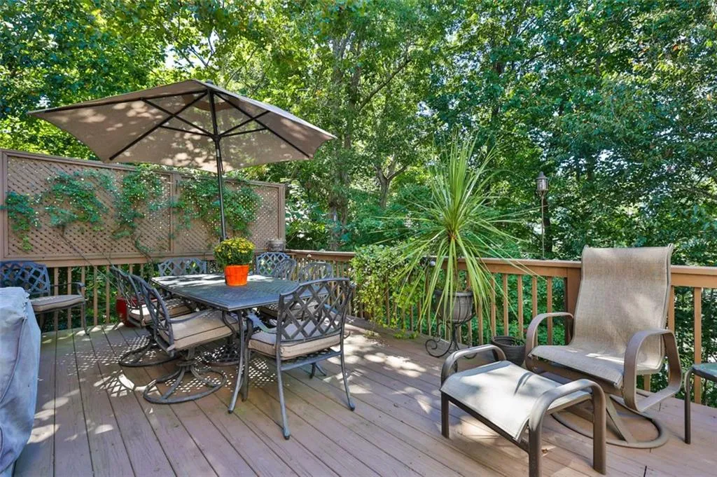 485 Trowgate Lane, Sandy Springs, Georgia 30350, 5 Bedrooms Bedrooms, ,5 BathroomsBathrooms,Residential,Sold,485 Trowgate Lane,6950686