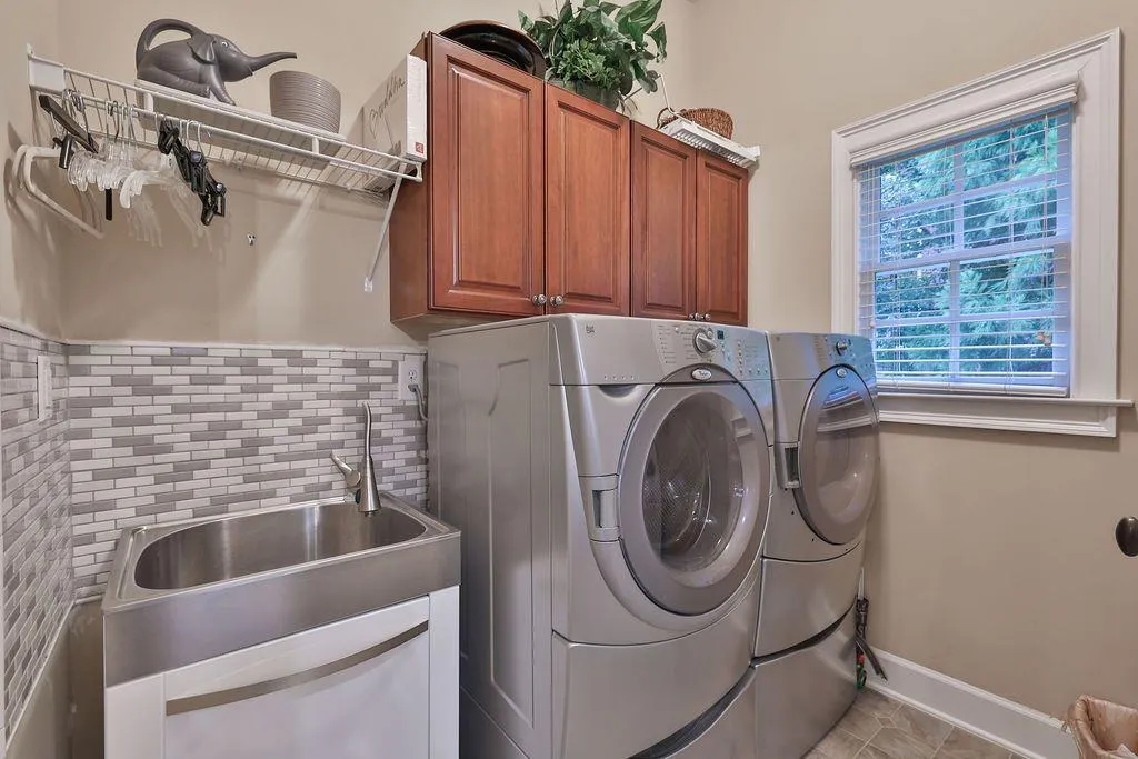485 Trowgate Lane, Sandy Springs, Georgia 30350, 5 Bedrooms Bedrooms, ,5 BathroomsBathrooms,Residential,Sold,485 Trowgate Lane,6950686