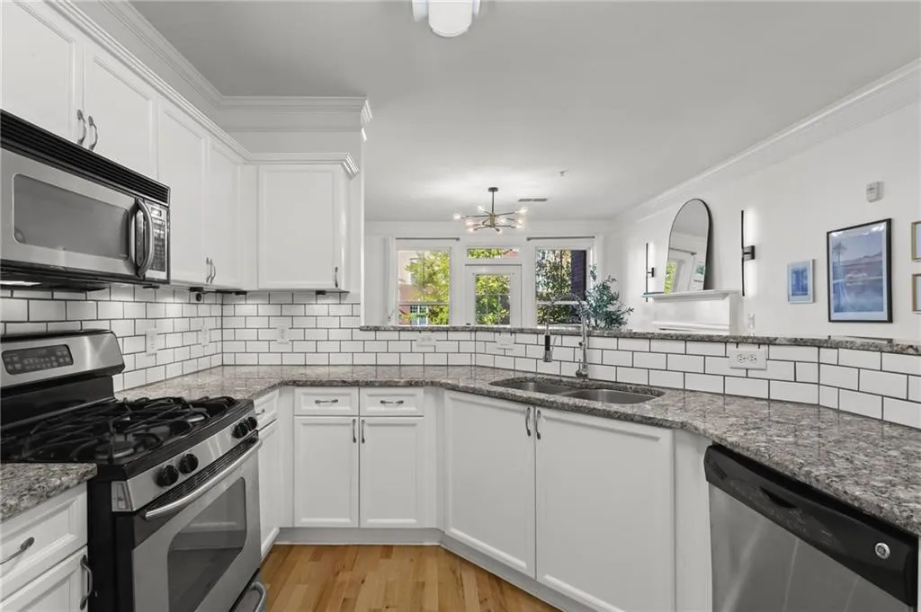 Kitchen with breakfast bar.
