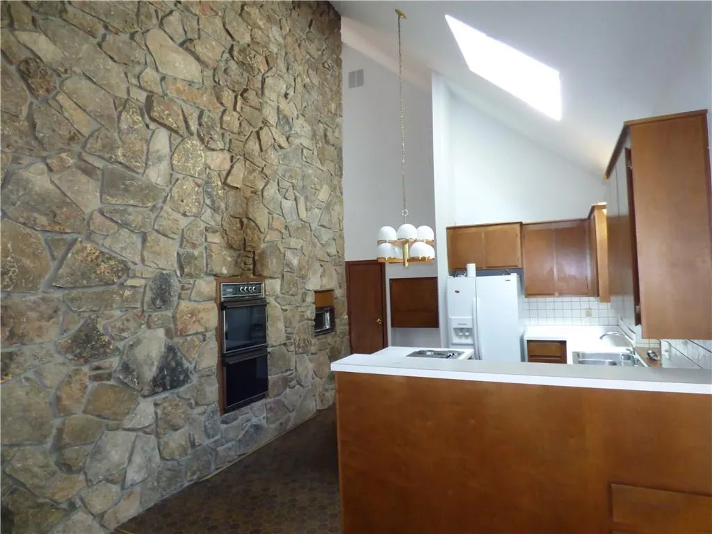 205 Cliff Overlook, Sandy Springs, Georgia 30350, 5 Bedrooms Bedrooms, ,4 BathroomsBathrooms,Residential,Sold,205 Cliff Overlook,5760698