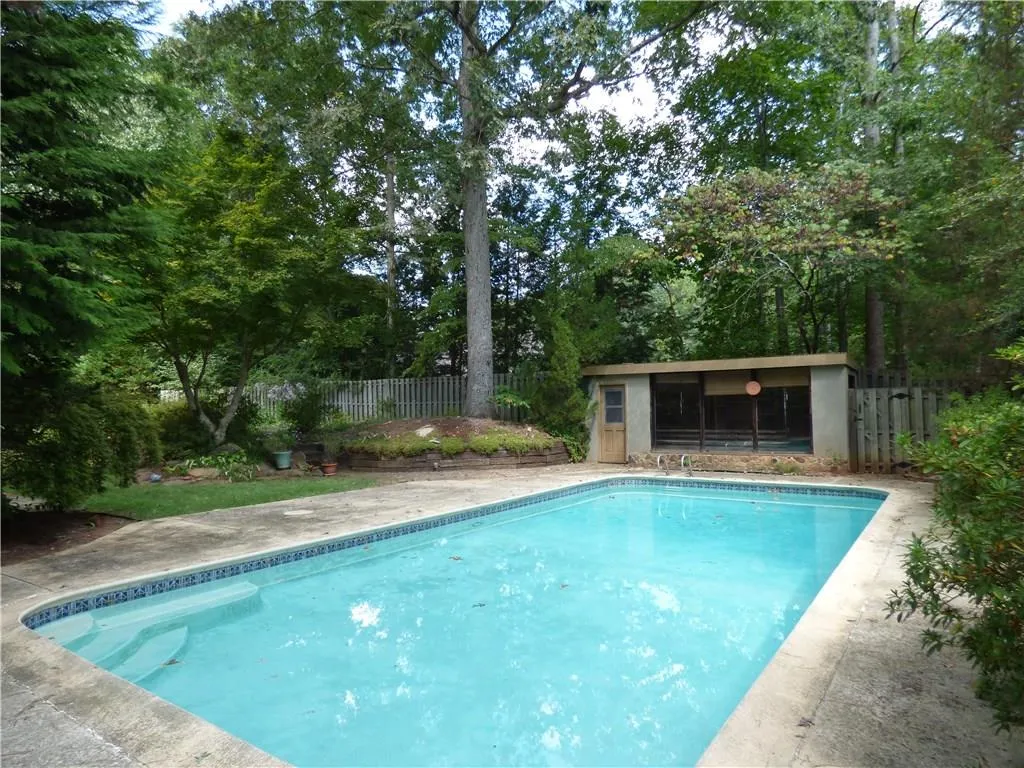 205 Cliff Overlook, Sandy Springs, Georgia 30350, 5 Bedrooms Bedrooms, ,4 BathroomsBathrooms,Residential,Sold,205 Cliff Overlook,5760698