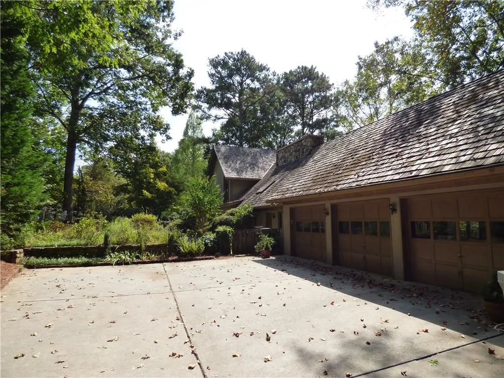 205 Cliff Overlook, Sandy Springs, Georgia 30350, 5 Bedrooms Bedrooms, ,4 BathroomsBathrooms,Residential,Sold,205 Cliff Overlook,5760698